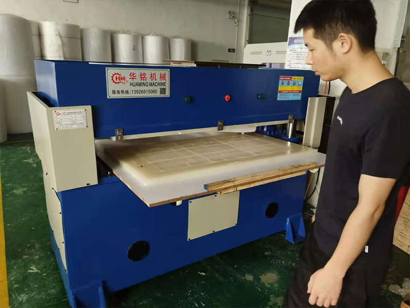 液壓精密四柱裁斷機(jī)